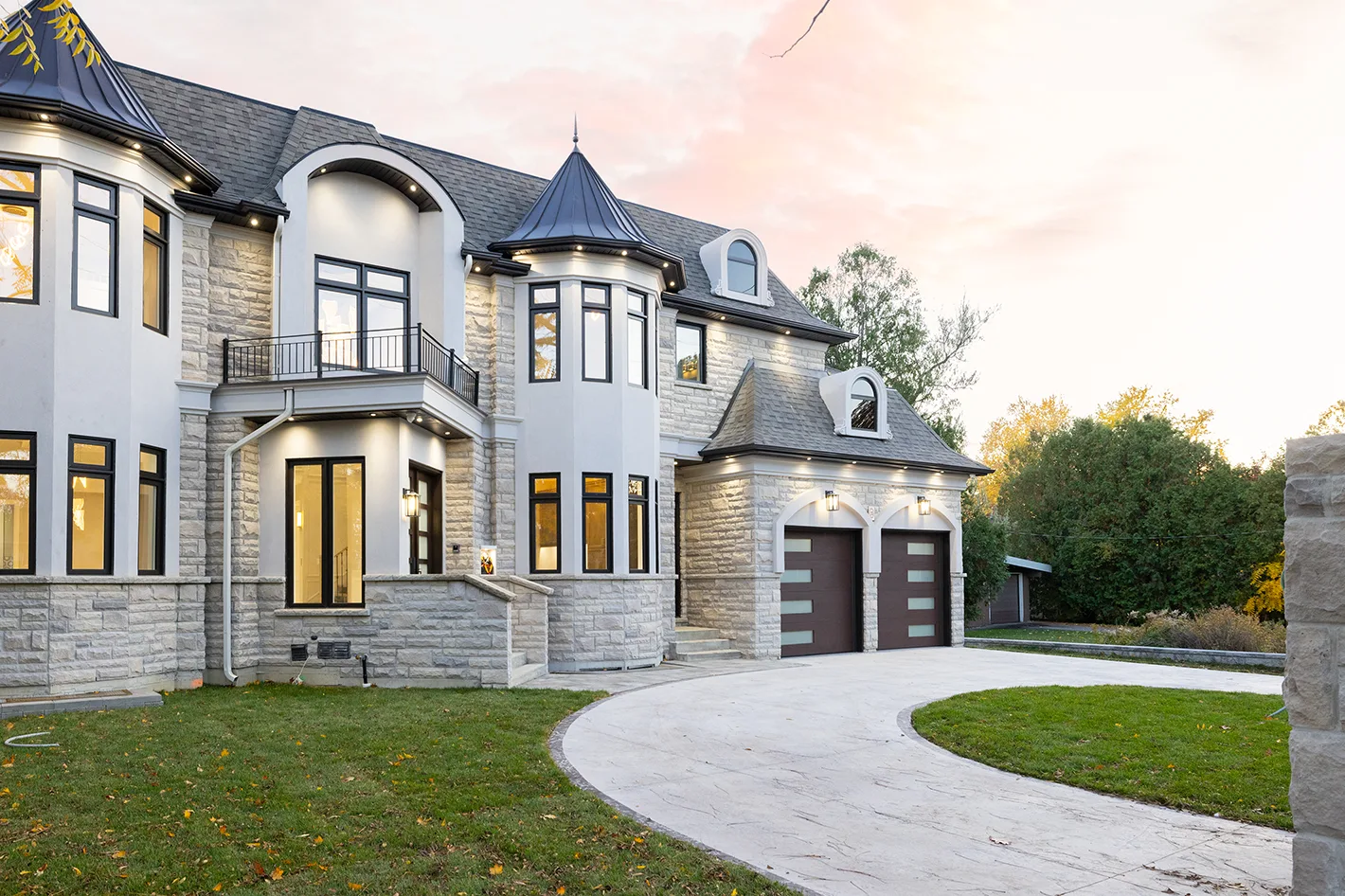The Benefits of Building a Luxury Home with Monlis Homes